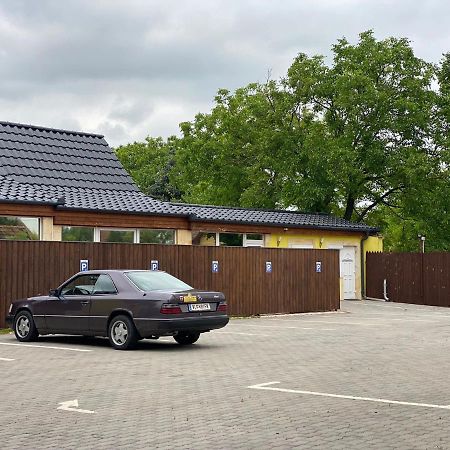 Blueline Motel Jászberény Dış mekan fotoğraf
