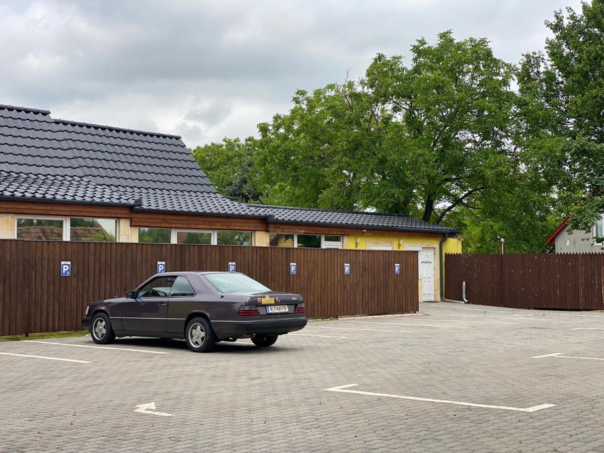 Blueline Motel Jászberény Dış mekan fotoğraf