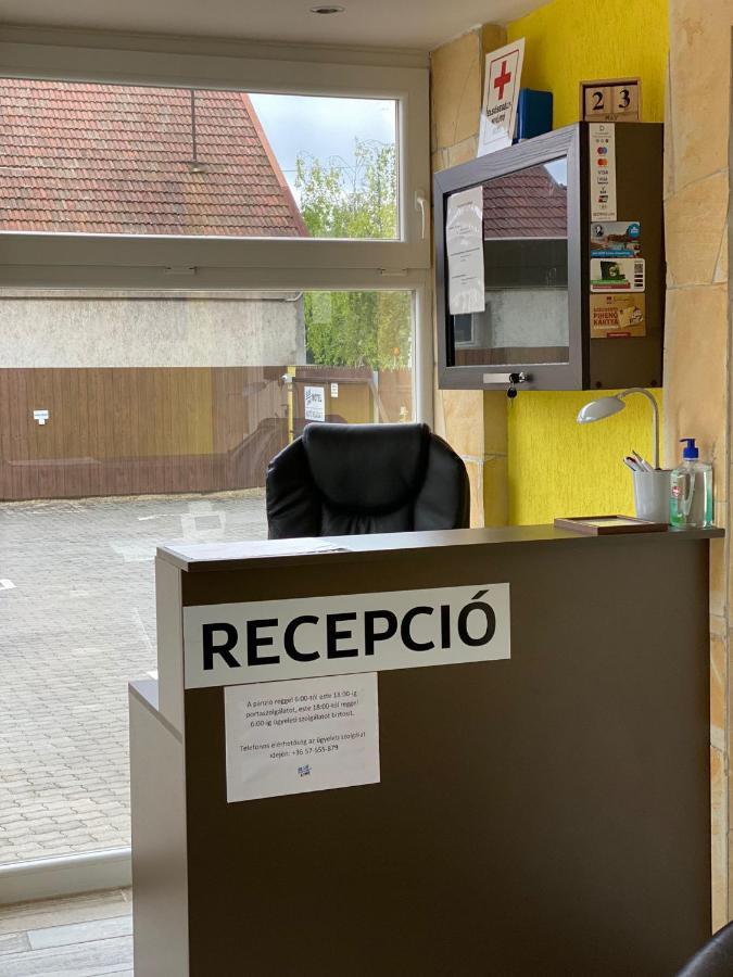 Blueline Motel Jászberény Dış mekan fotoğraf